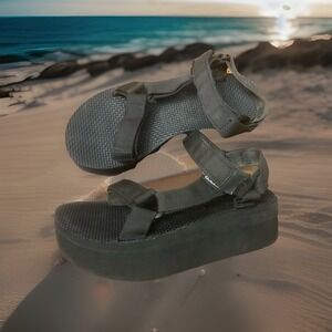 Teva Women's Flatform Universal‎ Platform Sandal Black Size 5 *SOLE SEPARATION